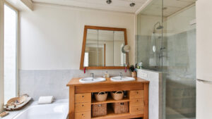 De la plomberie à la déco : rénovez votre salle de bain en 4 étapes
