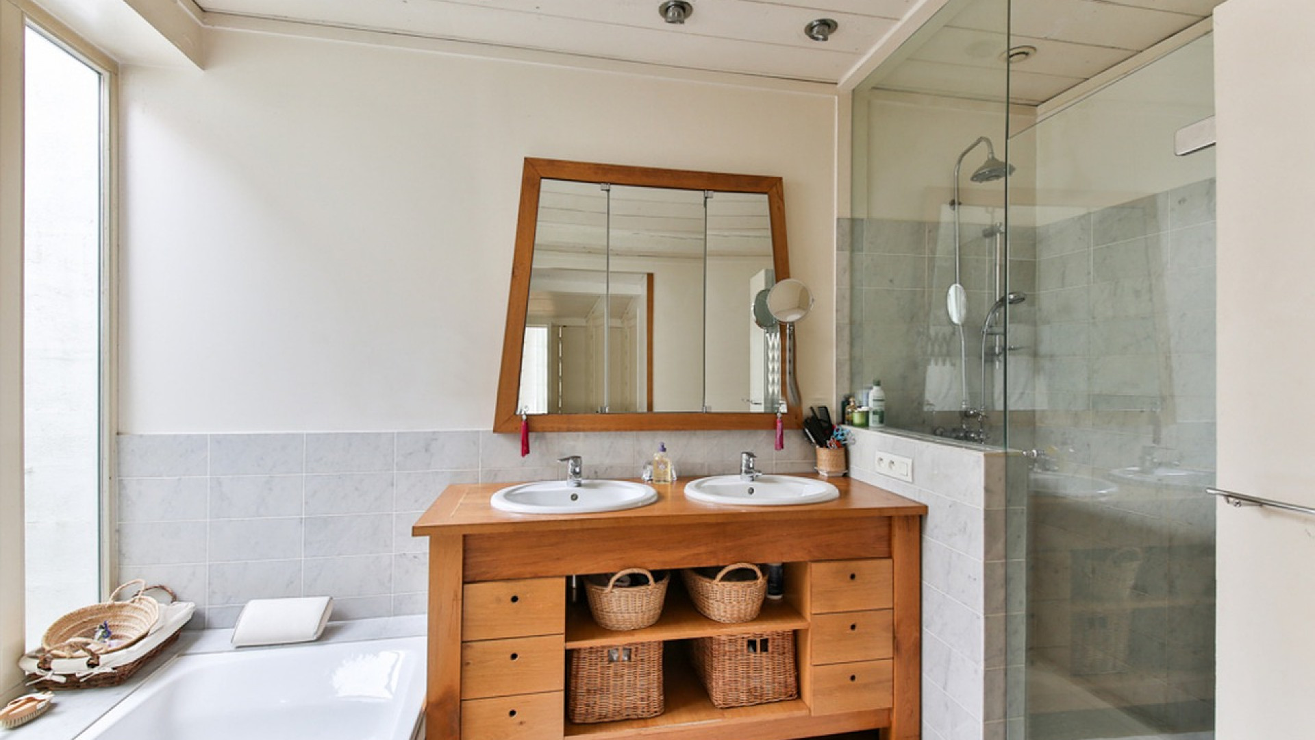 De la plomberie à la déco : rénovez votre salle de bain en 4 étapes